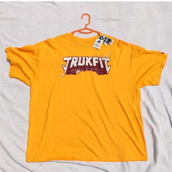 Trukfit Other - BNWT Trukfit t-shirt size 3xl yellow burgundy Lil Wayne
